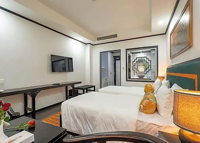 Lo Mustang Hotel 4*